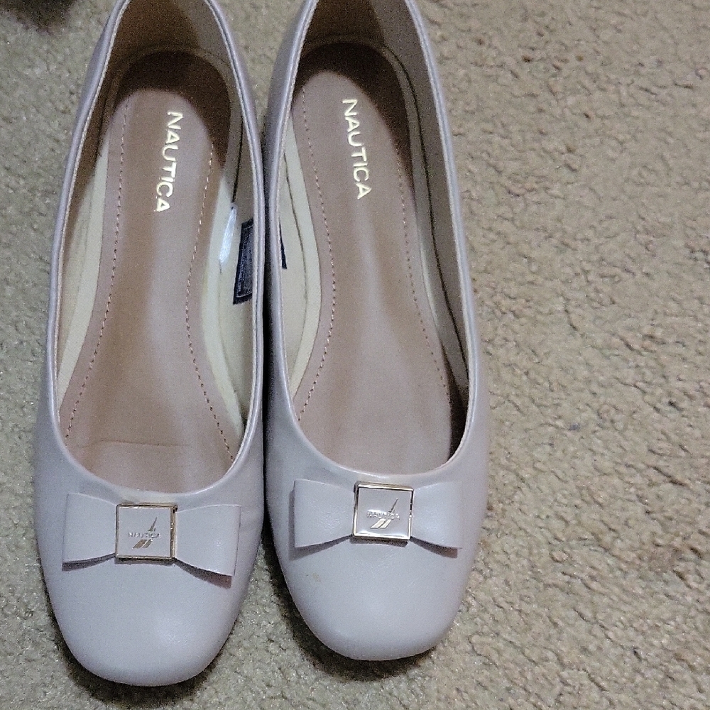 Nautica Women's Beige Flats with Bow Accent